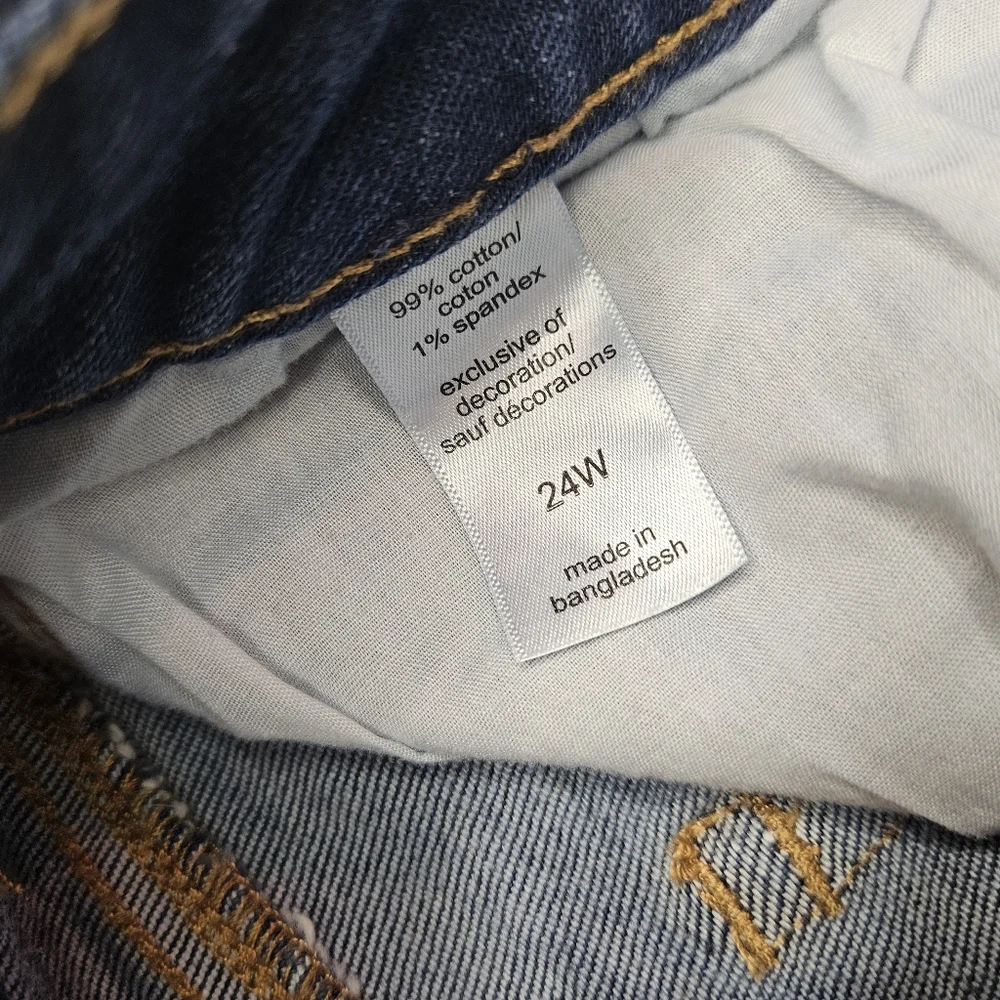 Maurices High Rise Distressed Bandana Jean Shorts 24W Stretch Like NEW W-2498